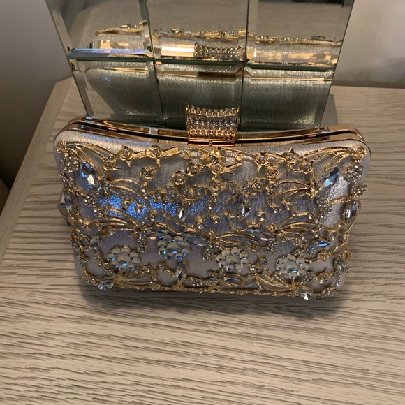 New gold and silver fancy clutch - Picture 1 of 4
